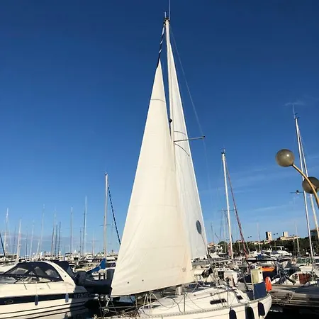 Botel Libertyboating
