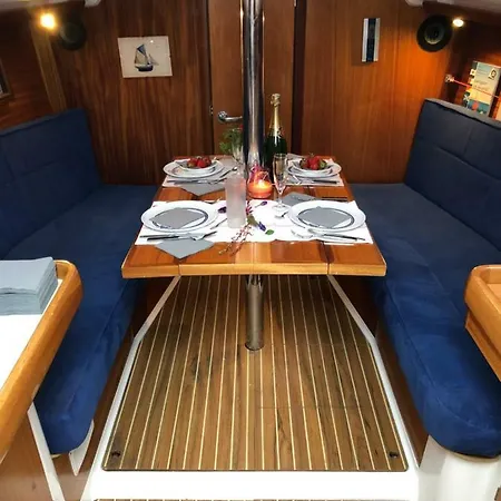 Úszó hotel Libertyboating Antibes