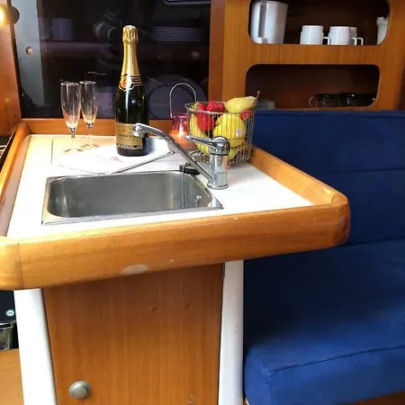 Úszó hotel Libertyboating Antibes