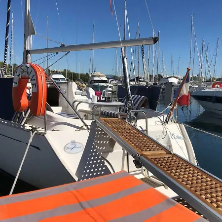 Úszó hotel Libertyboating